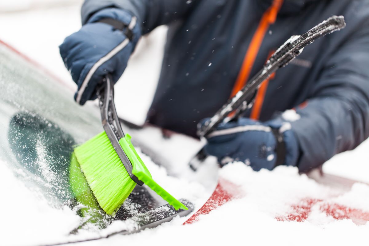 Beschädigung des Fahrzeuges bei Befreiung von Schnee 