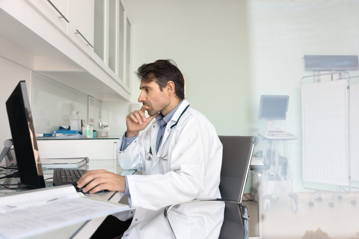 Berufshaftpflichtversicherung für Ärzte – Versicherungsschutz nur für medizinisch indizierte Eingriffe 