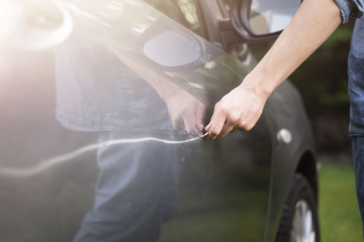 Vandalismusschaden am KFZ: Wann tritt die Fälligkeit der Versicherungsleistung ein? 